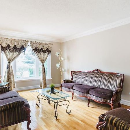 Beautiful Home 4 Bed, 3 Bath, Garage, Backyard! Μισισάουγκα Εξωτερικό φωτογραφία