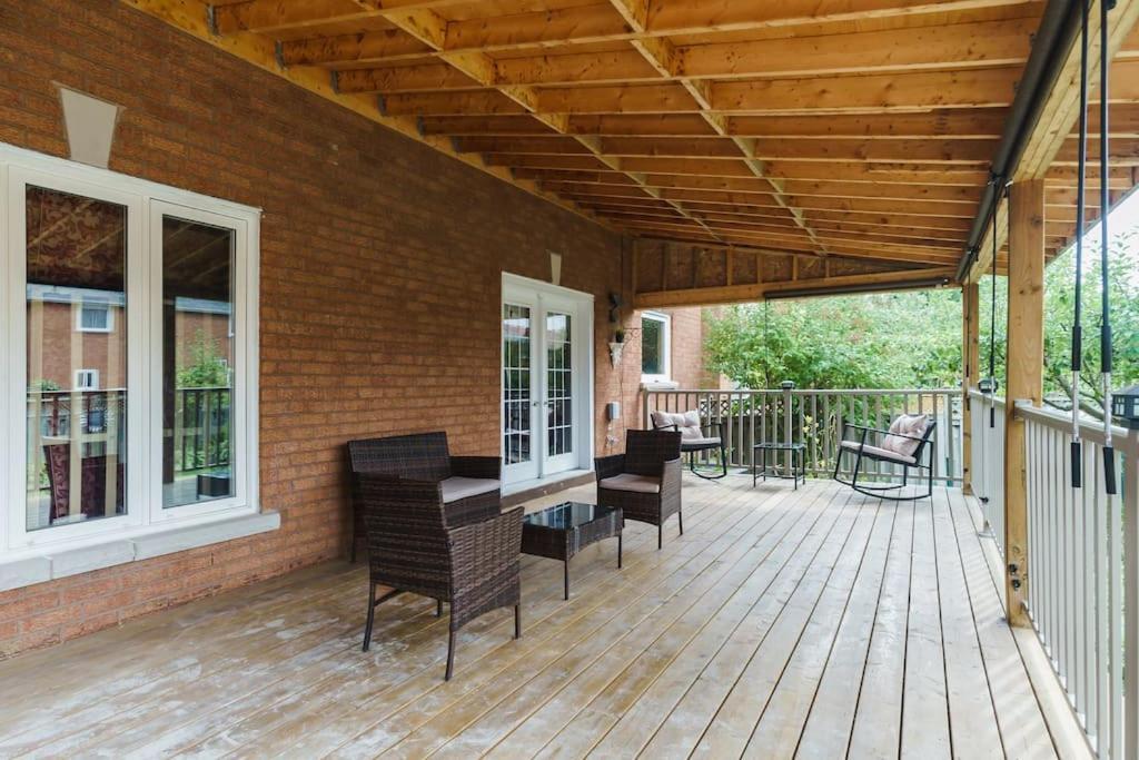 Beautiful Home 4 Bed, 3 Bath, Garage, Backyard! Μισισάουγκα Εξωτερικό φωτογραφία