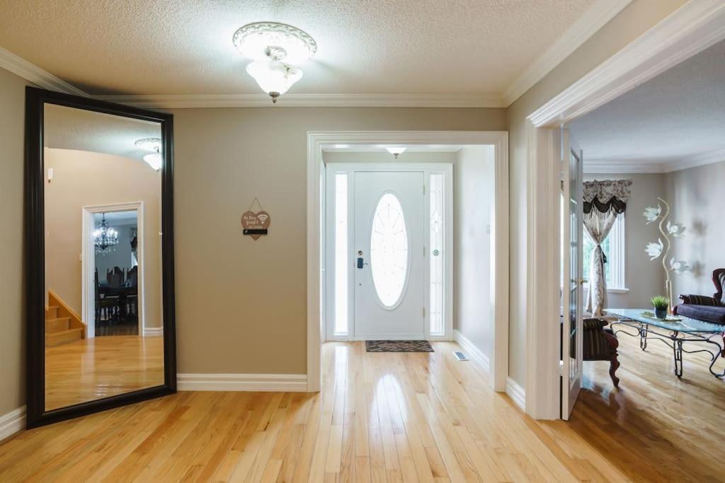 Beautiful Home 4 Bed, 3 Bath, Garage, Backyard! Μισισάουγκα Εξωτερικό φωτογραφία