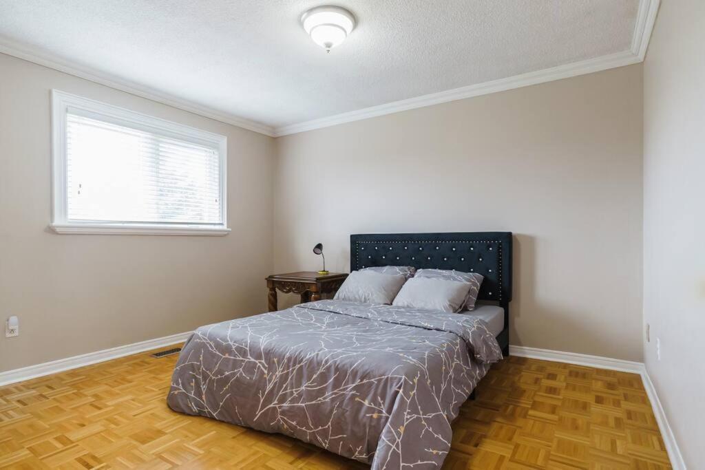 Beautiful Home 4 Bed, 3 Bath, Garage, Backyard! Μισισάουγκα Εξωτερικό φωτογραφία
