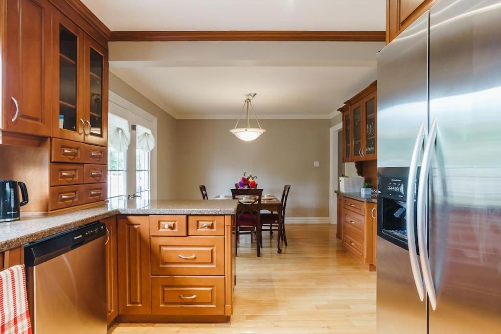 Beautiful Home 4 Bed, 3 Bath, Garage, Backyard! Μισισάουγκα Εξωτερικό φωτογραφία