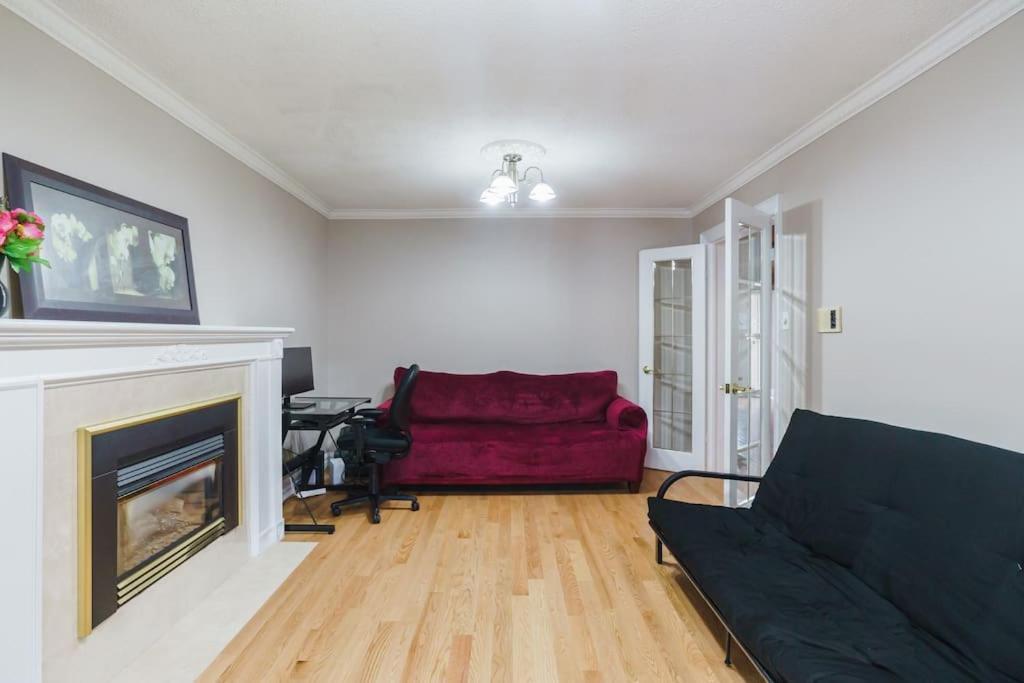 Beautiful Home 4 Bed, 3 Bath, Garage, Backyard! Μισισάουγκα Εξωτερικό φωτογραφία