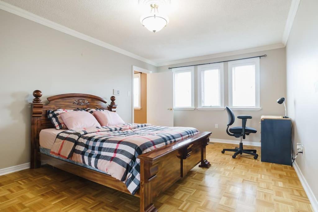Beautiful Home 4 Bed, 3 Bath, Garage, Backyard! Μισισάουγκα Εξωτερικό φωτογραφία