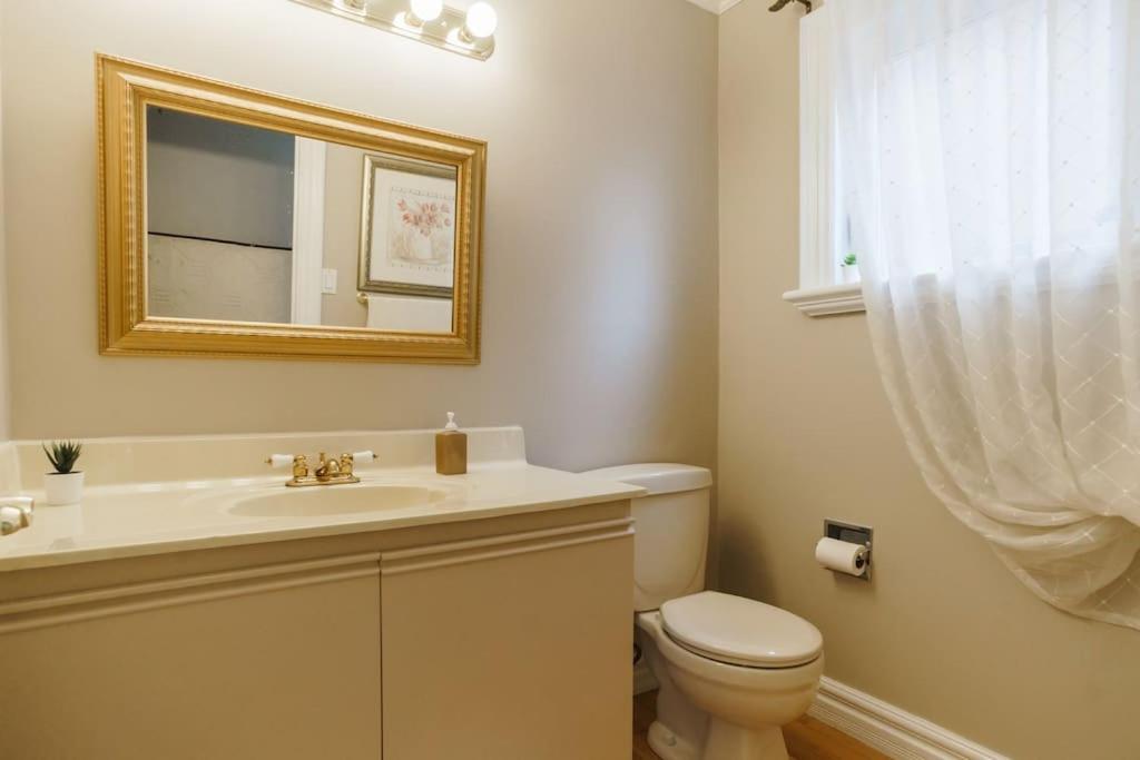 Beautiful Home 4 Bed, 3 Bath, Garage, Backyard! Μισισάουγκα Εξωτερικό φωτογραφία