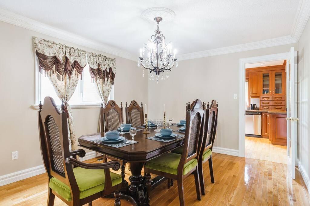 Beautiful Home 4 Bed, 3 Bath, Garage, Backyard! Μισισάουγκα Εξωτερικό φωτογραφία