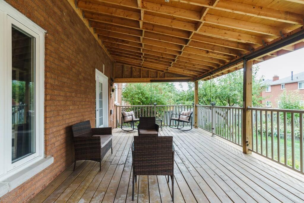 Beautiful Home 4 Bed, 3 Bath, Garage, Backyard! Μισισάουγκα Εξωτερικό φωτογραφία