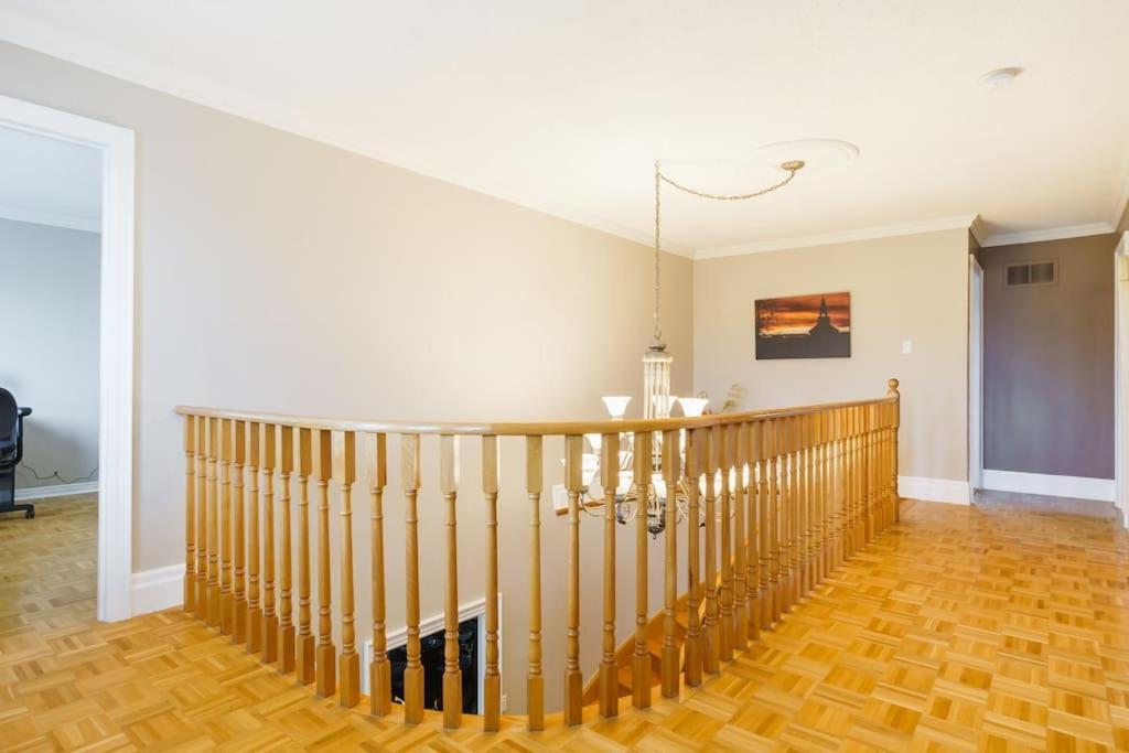 Beautiful Home 4 Bed, 3 Bath, Garage, Backyard! Μισισάουγκα Εξωτερικό φωτογραφία