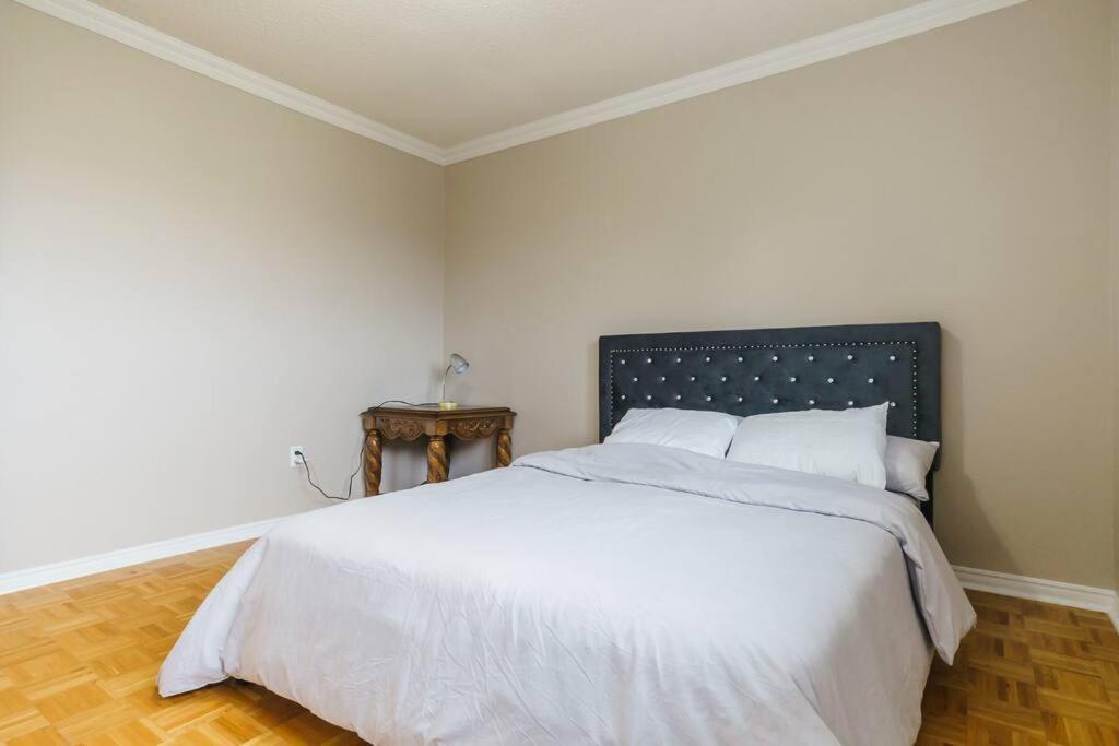 Beautiful Home 4 Bed, 3 Bath, Garage, Backyard! Μισισάουγκα Εξωτερικό φωτογραφία