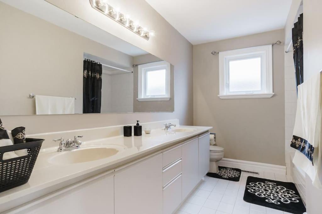 Beautiful Home 4 Bed, 3 Bath, Garage, Backyard! Μισισάουγκα Εξωτερικό φωτογραφία