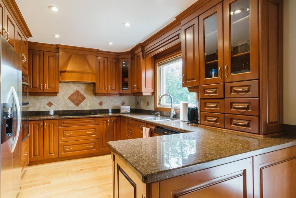 Beautiful Home 4 Bed, 3 Bath, Garage, Backyard! Μισισάουγκα Εξωτερικό φωτογραφία
