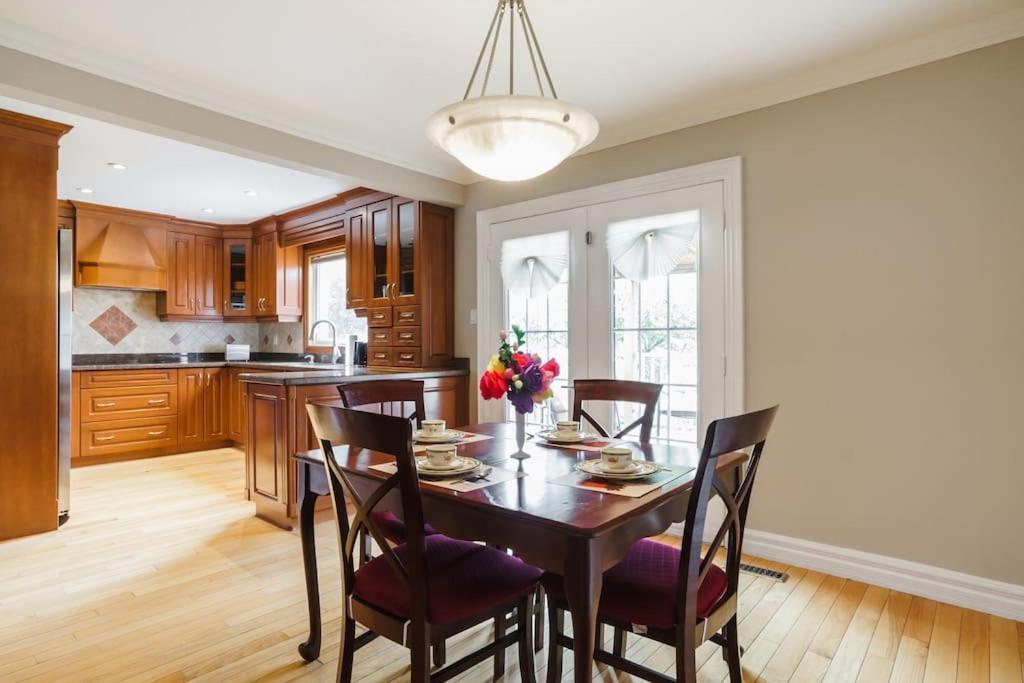 Beautiful Home 4 Bed, 3 Bath, Garage, Backyard! Μισισάουγκα Εξωτερικό φωτογραφία